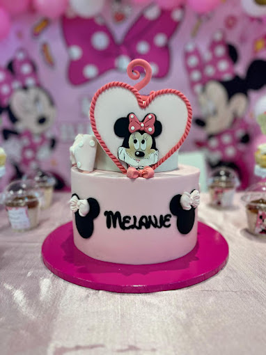 a Minnie Mouse birthday cake