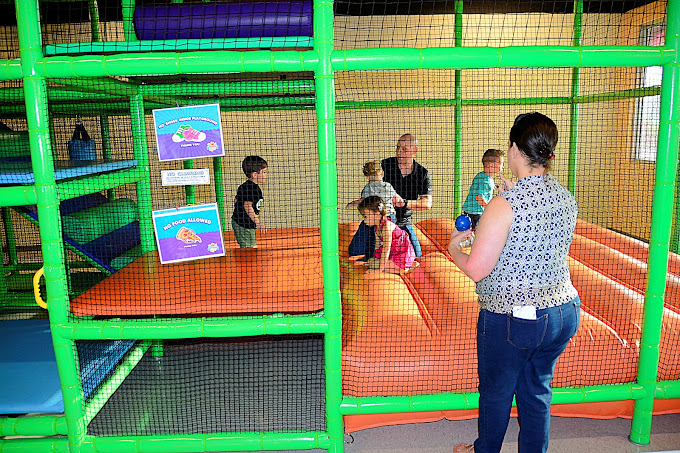 Staff supervising kids playing at the indoor playground At BirthdayLand