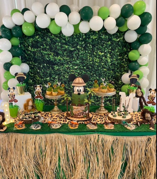 Animal themed cakes and balloon arches 