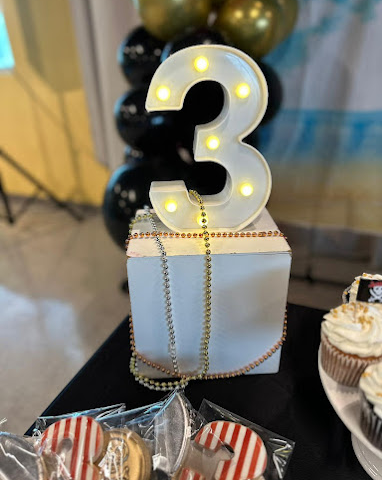 An image of birthday décor and snacks on a table